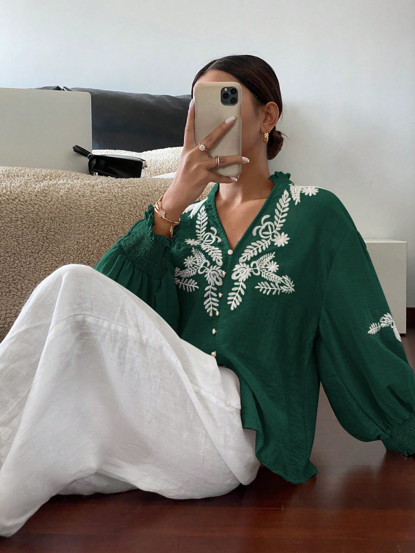 V-neck Machine Embroidery Pearl Single-breasted Lantern Long Sleeve Top